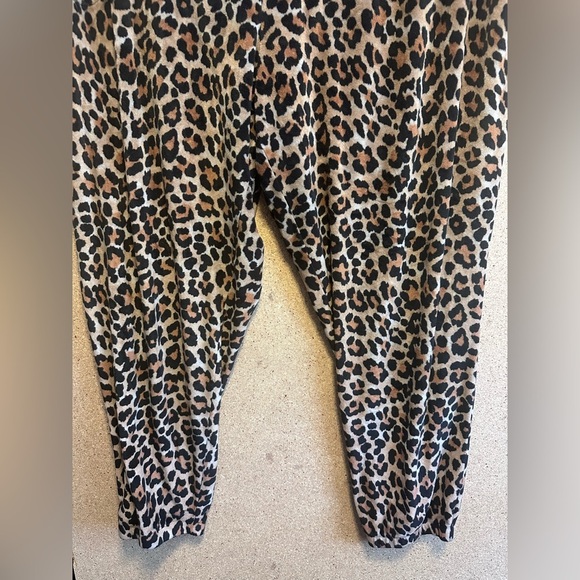 Secret Treasures Leopard Print Sweater And Pant Set Size 2XL - Picture 9 of 10